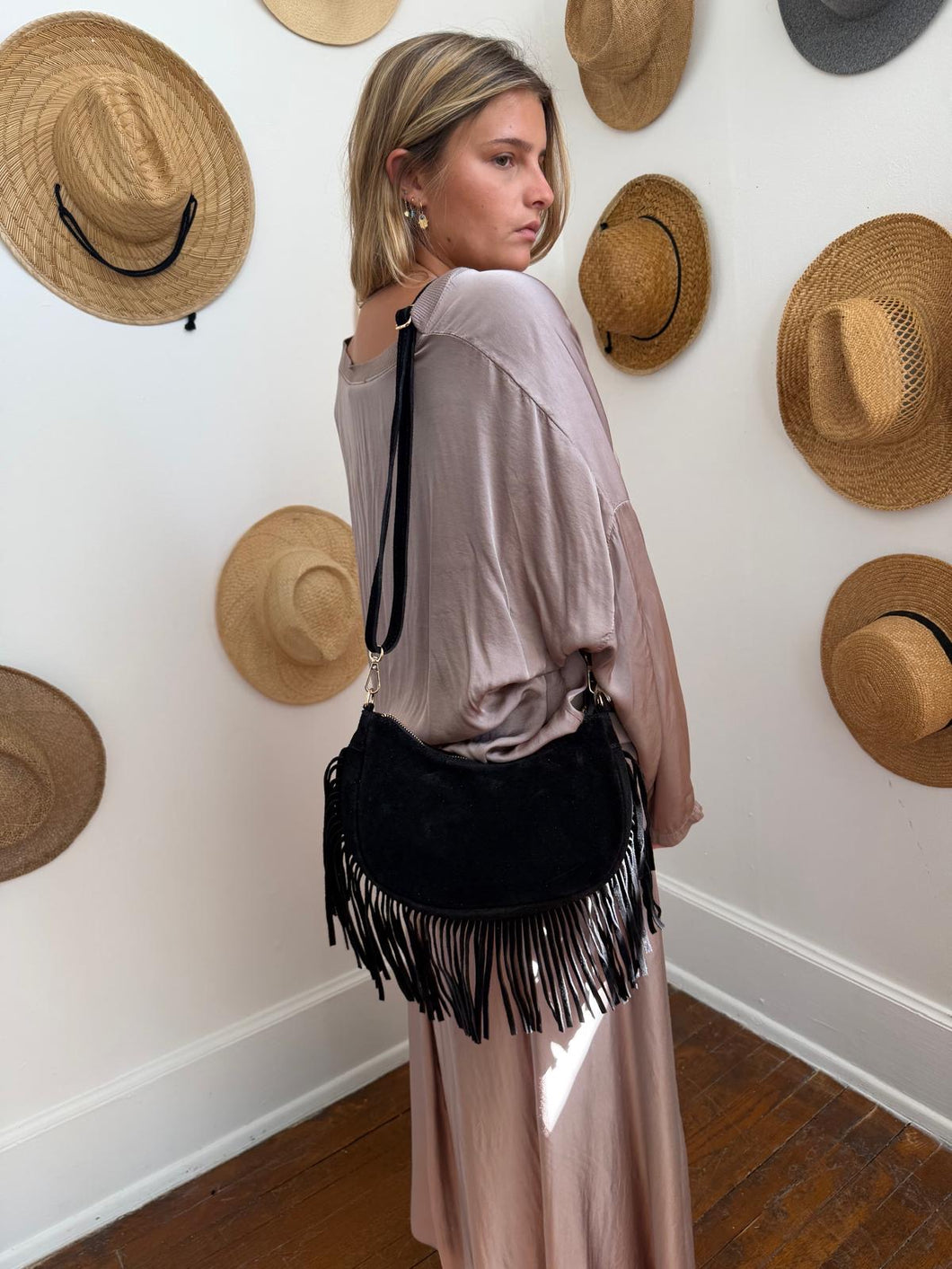 Amelie Frange bodybag in Suede Black